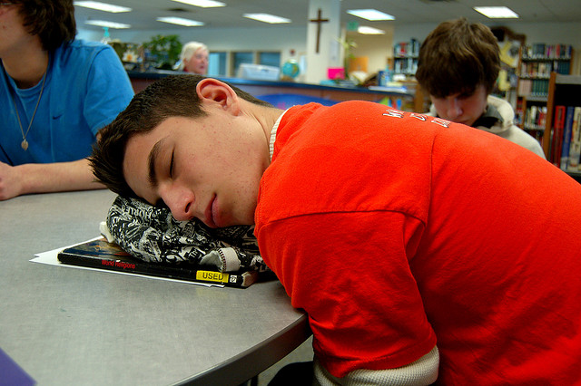 student-sleeping-in-class