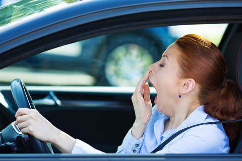 woman-driving-while-tired