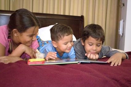 kids-reading-in-bed-before-school