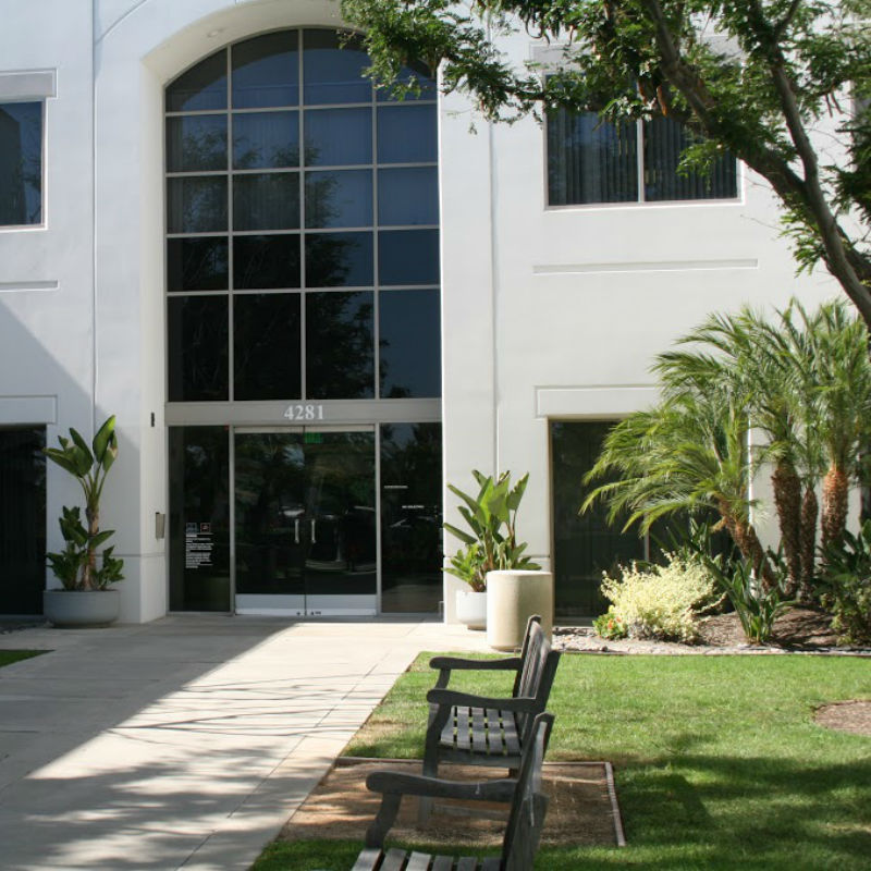 Los_Alamitos_7-11-2016_-_Building_entrance_from_Katella_Ave_4.jpg