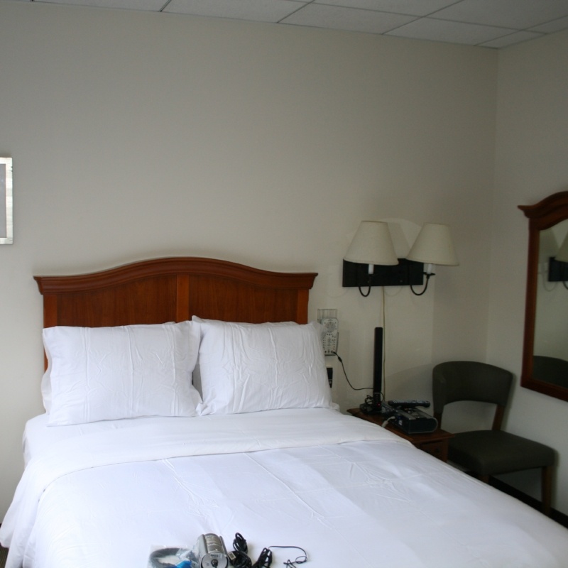West_Los_Angeles_sleep_lab_20_-_Bedroom-361693-edited.jpg